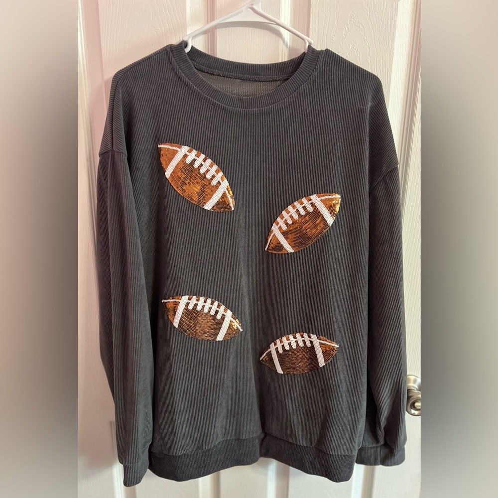 Ribbed gray top with footballs NWOT size XL